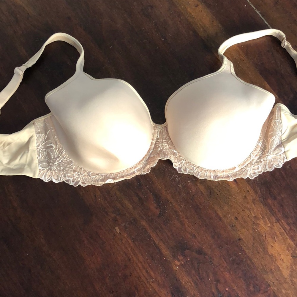 Bali nude 34DD bra #3443 lace sides&between cups/underwire with rhinestone charm